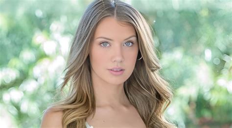 Elena Koshka (Model) Wiki, Age, Biography, Net Worth, Family.